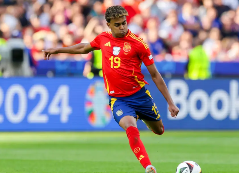 龙赛罗谈皇马引援：直言球队无需亚马尔加盟