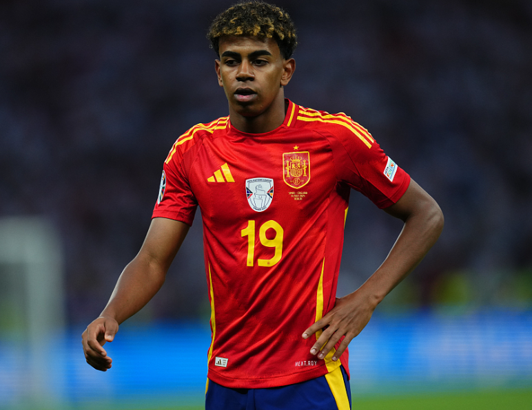 龙赛罗谈皇马引援：直言球队无需亚马尔加盟