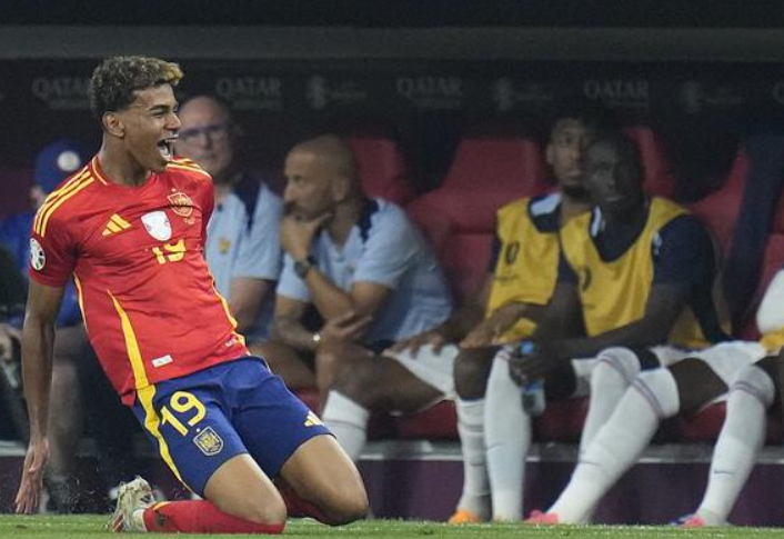 龙赛罗谈皇马引援：直言球队无需亚马尔加盟