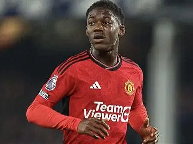 曼联 2 - 0 胜热刺：梅努首发建功，传球数据亮眼