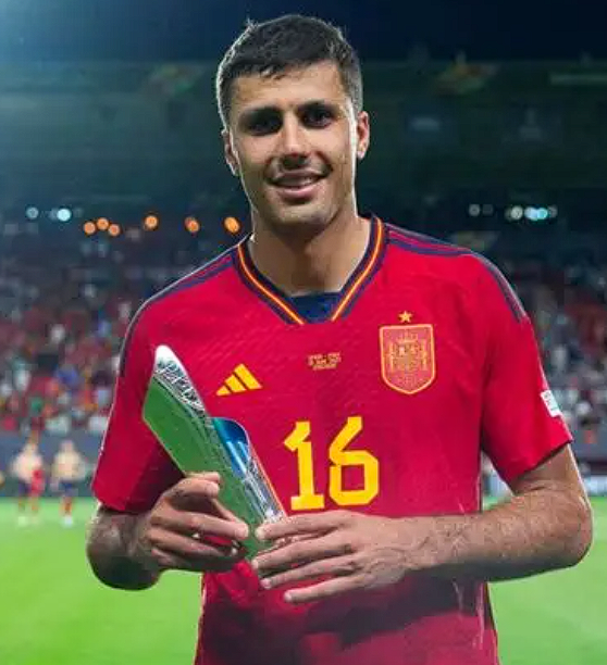 曼城续约罗德里：面临<a href='/news/tag/286.html' style='color: blue;'>皇马</a>潜在竞争的挑战